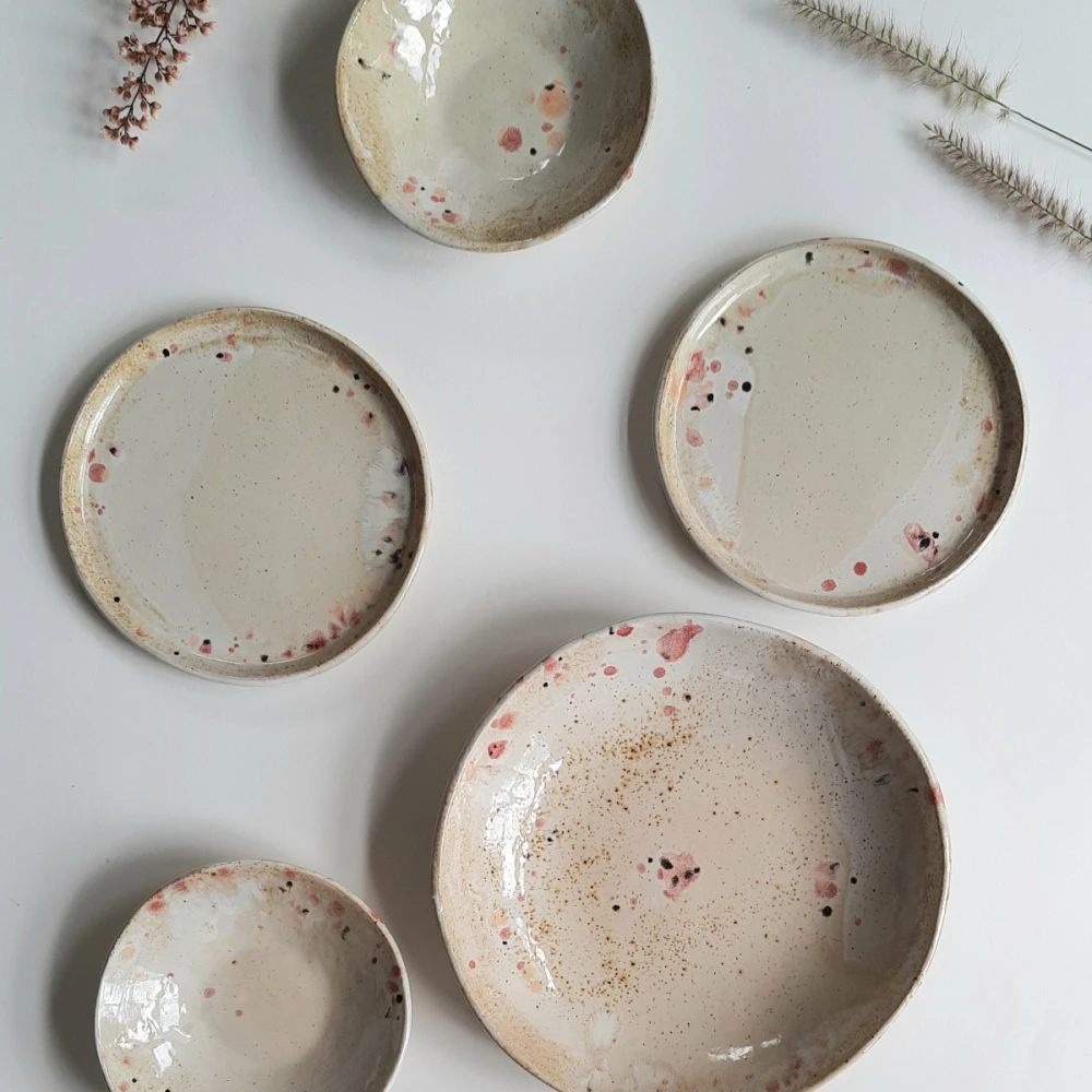 komplet ceramicznych naczyń